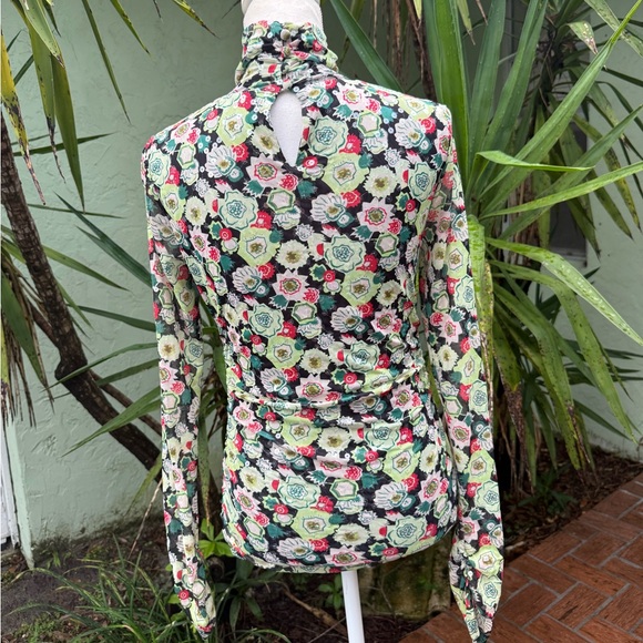 Green Abstract Ruched Long Sleeve - Picture 15 of 17